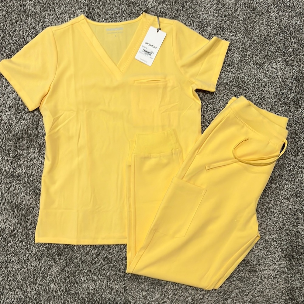 NWT Mandala scrub set small